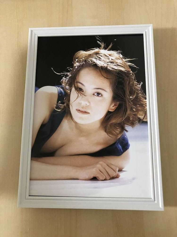 Amazon | kj 額装品 牧瀬里穂 グラビア セクシー 貴重写真 A4